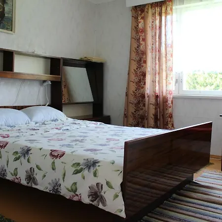 Gæstehus Jaerveaeaere Holiday House